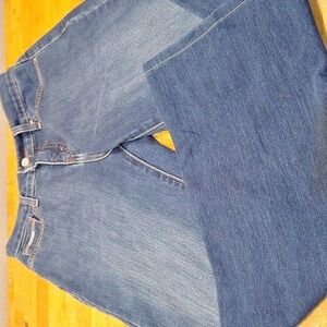 Levis 512 Bootcut Perfectly Slimming 8 Medium‎ Darker Wash